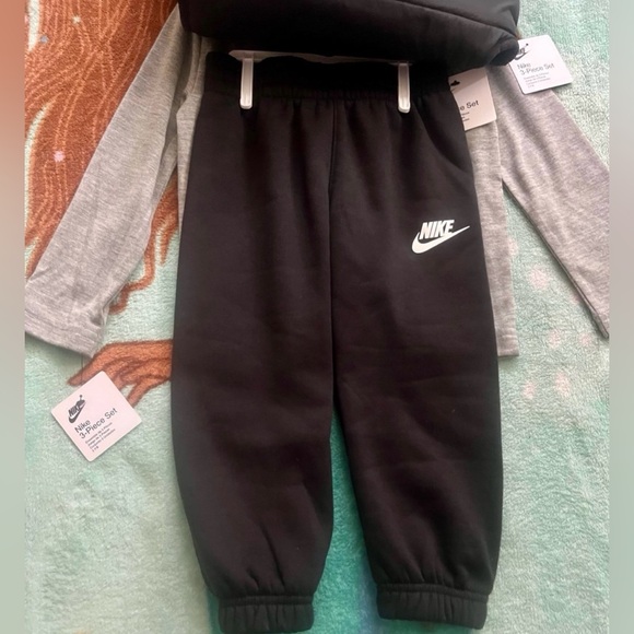 Nike toddler boy 3 piece set (2T) NWT  *PRICE IS FIRM* - Picture 4 of 4